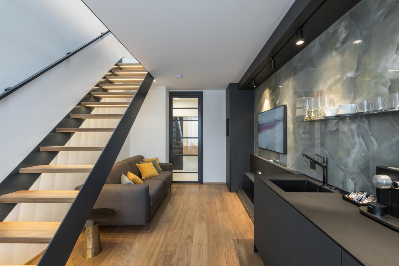 Fully Renovated Stylish Duplex In A Convenient Location * Praag