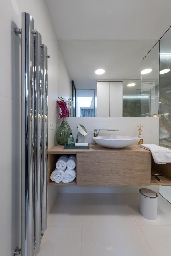 Fully Renovated Stylish Duplex In A Convenient Location * Praag