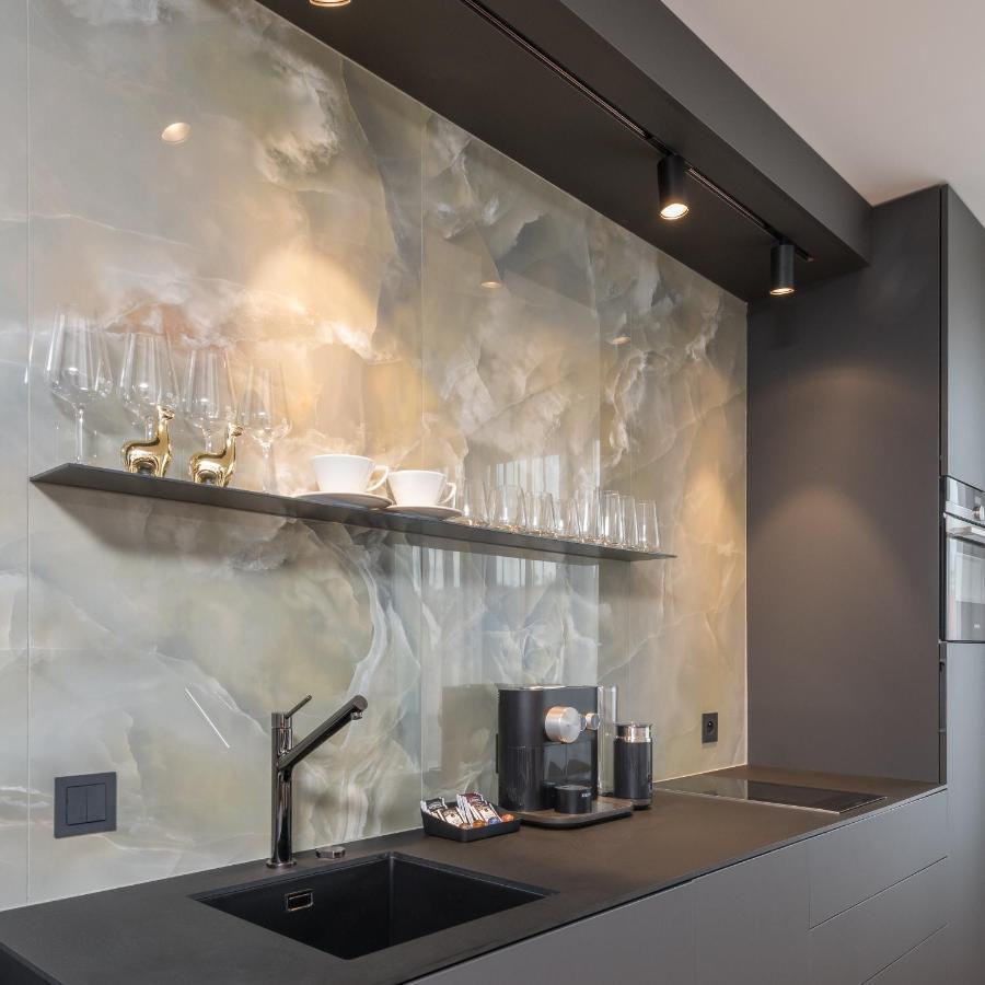 Fully Renovated Stylish Duplex In A Convenient Location * Praag
