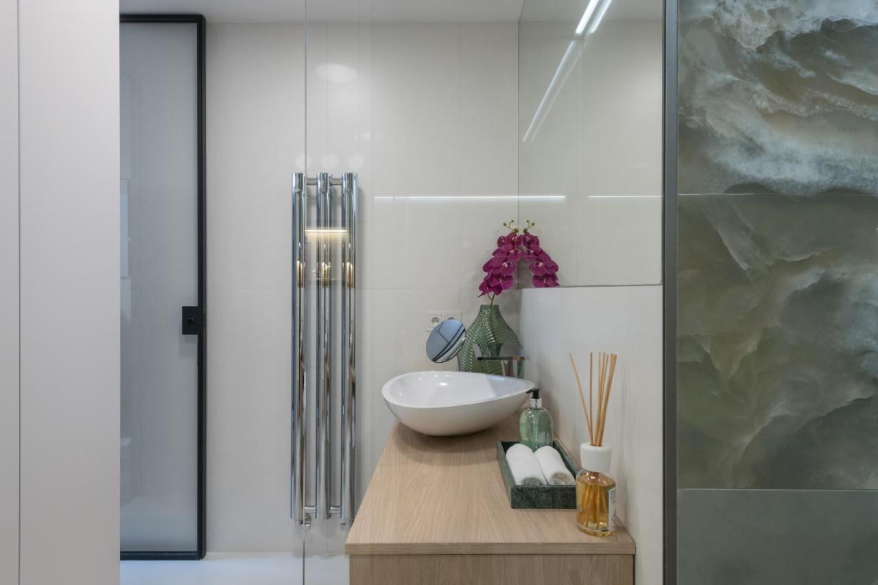 Fully Renovated Stylish Duplex In A Convenient Location * Praag
